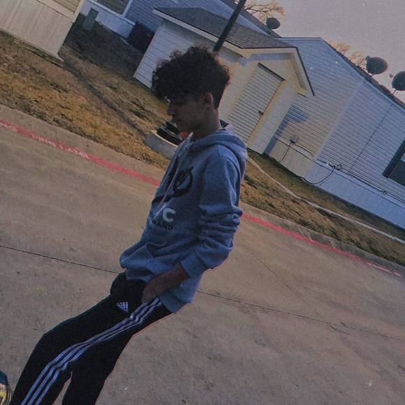 Meet your Posher, Luis - Picture 1 of 1